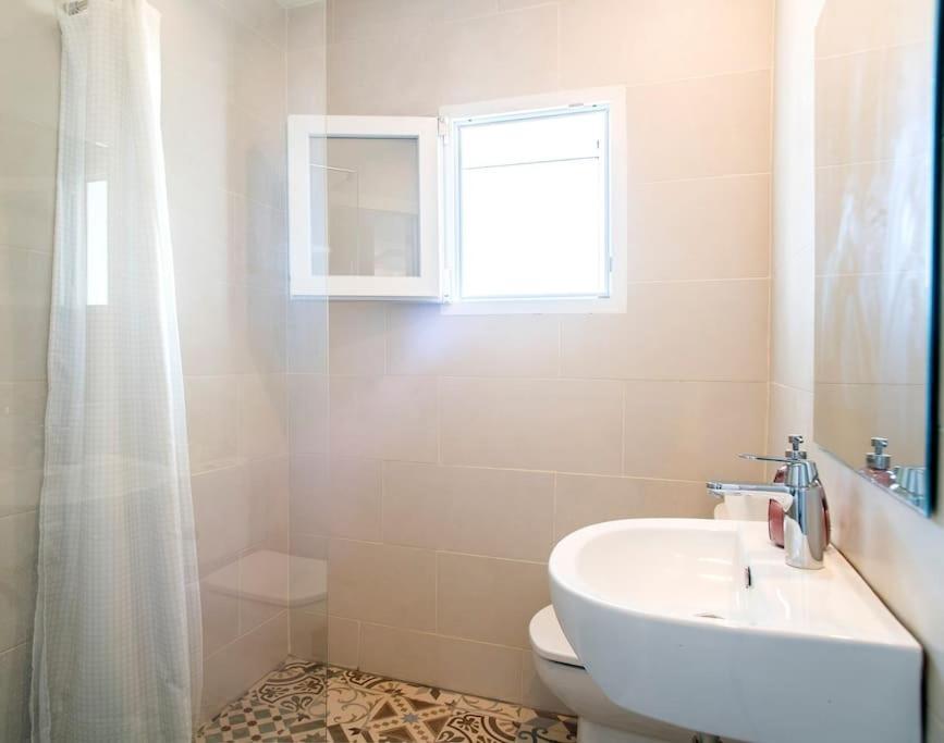 فيلا 20 Min From Bcn- Charming House W/ Pool & Bbq Area Cervelló المظهر الخارجي الصورة