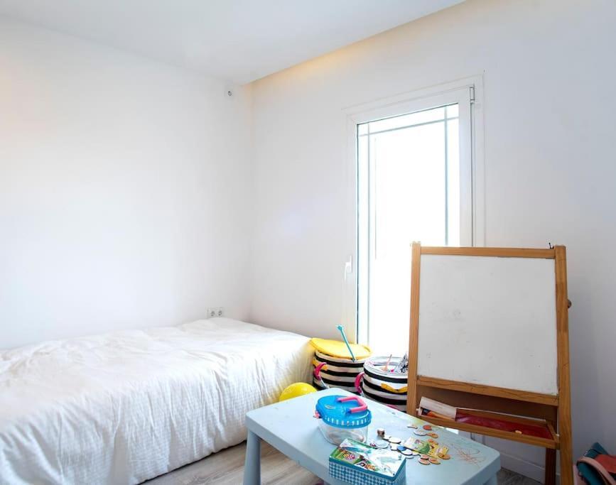 فيلا 20 Min From Bcn- Charming House W/ Pool & Bbq Area Cervelló المظهر الخارجي الصورة